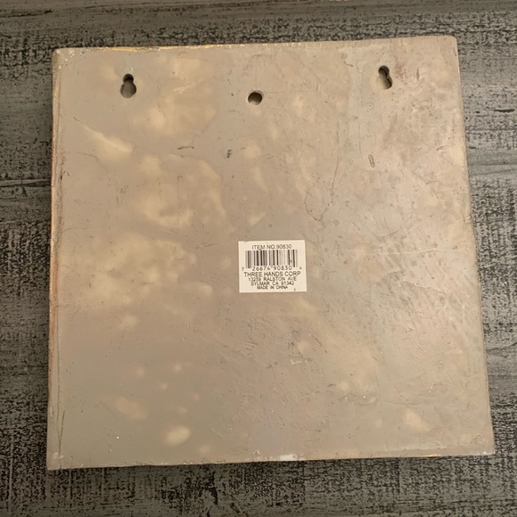 Gold Tone Floral Resin Accent Wall Decor, Heavy Duty, 7 7/8”X 7 7/8”, EUC - Picture 3 of 3